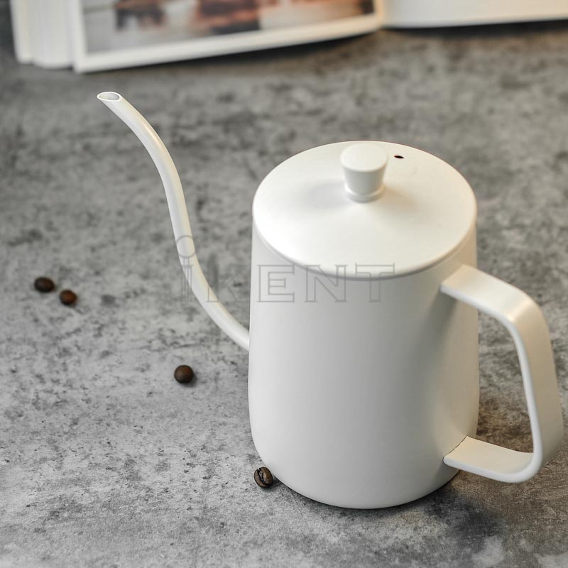 Gooseneck coffee kettle for precise water flow